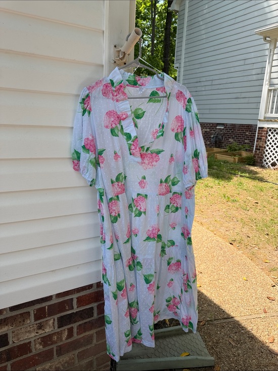 crown & ivy Dresses & Skirts - crown & ivy White Maxi Dress with Pink Floral Print